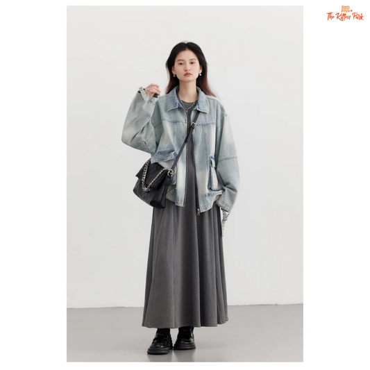 A women’s loose blue denim jacket made of cotton, featuring a turn-down collar, zipper closure, full sleeves, and pockets for a casual spring/autumn look.