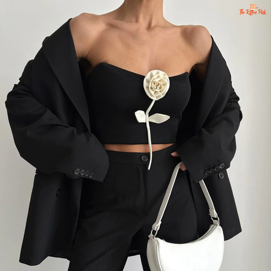 Women's slim-fit solid strapless crop top made of high-stretch fabric, perfect for summer with a clean and elegant look.