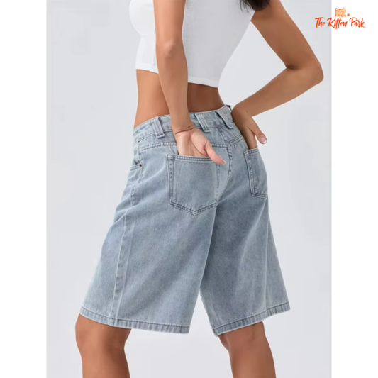 Low-rise wide-leg denim shorts for women with elastic waist and side pockets in soft summer streetwear style.
