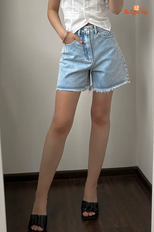High waist denim Bermuda shorts for women with loose fit, zipper fly, and casual summer 2025 streetwear style.