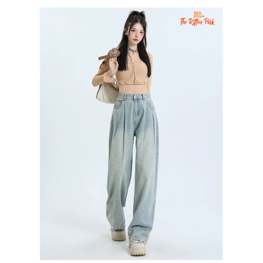 High-waisted pleated wide-leg jeans with a bleached finish, loose retro fit, and soft cotton fabric – perfect for spring and fall streetwear style.