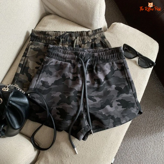 Y2K Camouflage High Waist Shorts – Loose-fit vintage streetwear shorts with camo print and high waist, perfect for summer 2025 urban style.