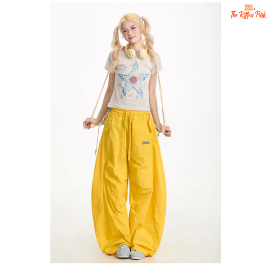 Y2K Yellow Cargo Pants – Vintage high waist streetwear trousers with lace-up detail and pleated front, perfect for bold summer fashion.