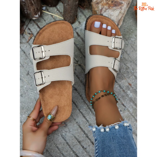 Beige EVA thick-soled women’s slippers with a comfy slip-on design, ideal for casual summer wear both indoors and outdoors.