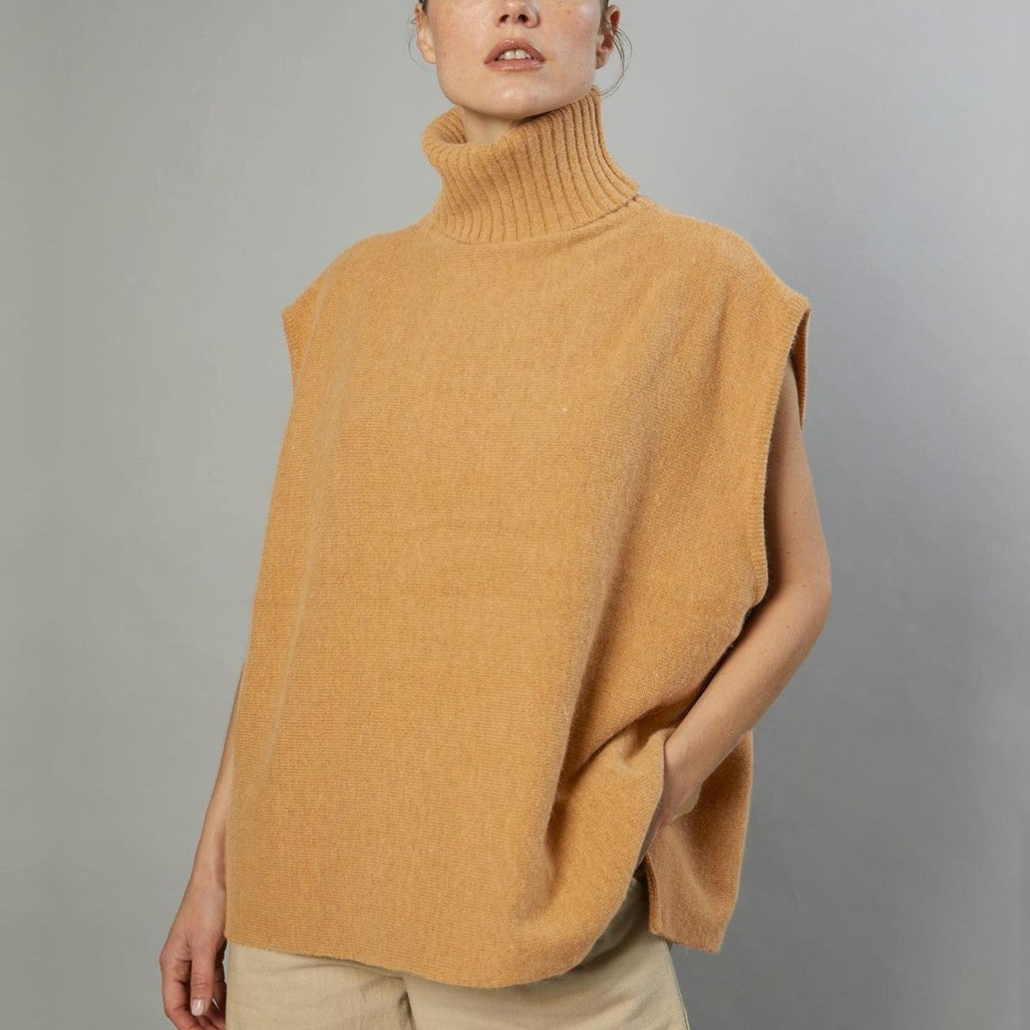 Women Knitted Turtleneck Sleeveless Sweaters