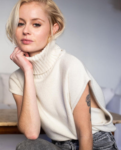 Women Knitted Turtleneck Sleeveless Sweaters