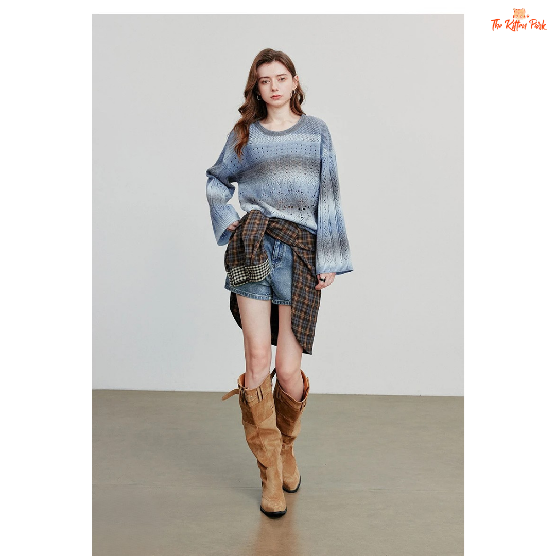 Women’s striped wool-blend pullover with loose fit, round neck, and bohemian style, designed for cozy autumn and winter wear.