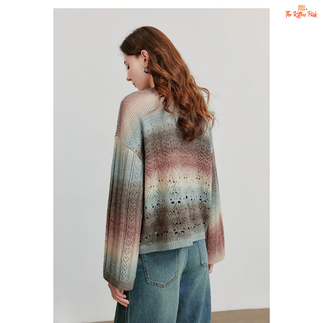 Women’s striped wool-blend pullover with loose fit, round neck, and bohemian style, designed for cozy autumn and winter wear.