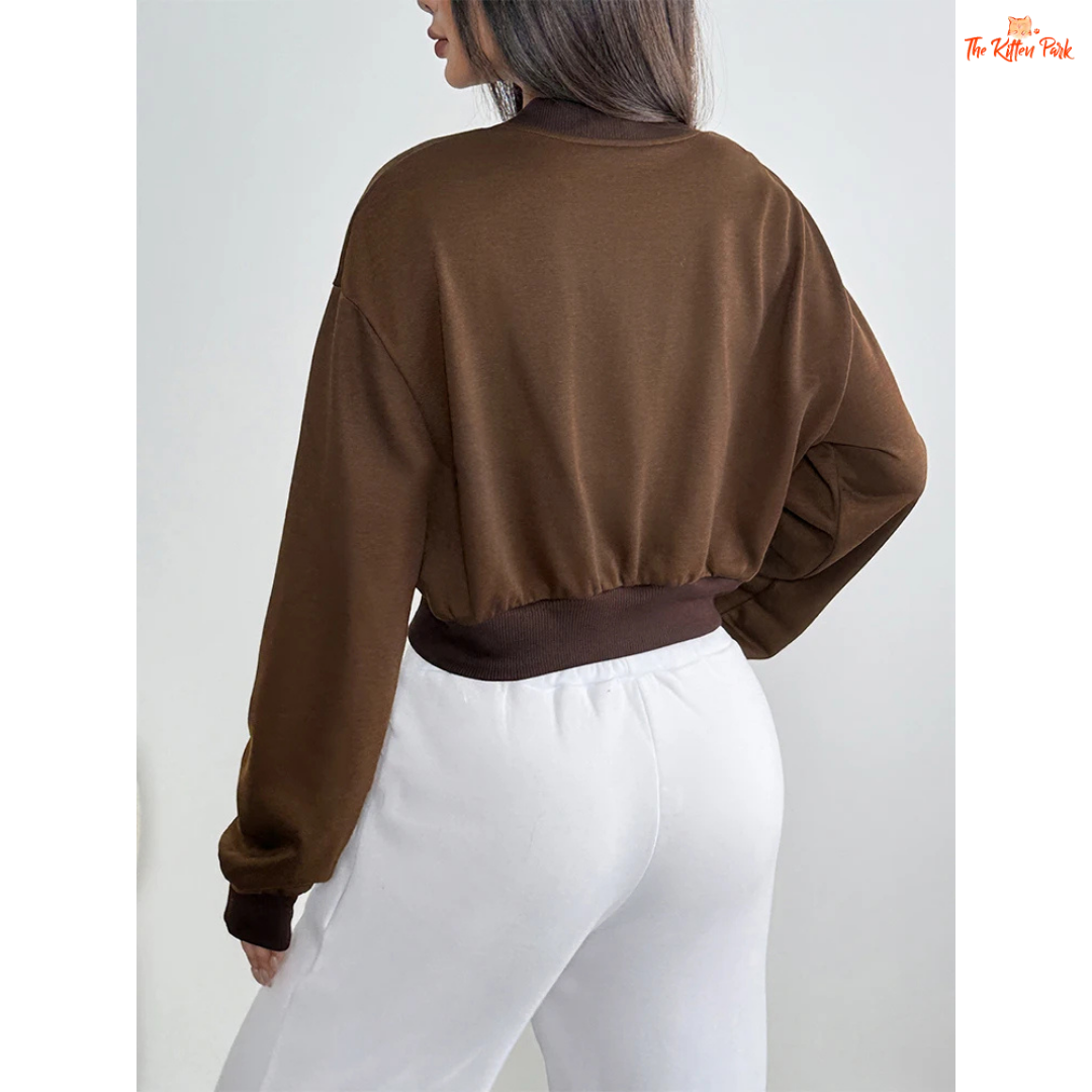 A camel-colored streetwear jacket for women featuring a thick zip-up design, O-neck collar, and button details — perfect for cozy autumn outfits.