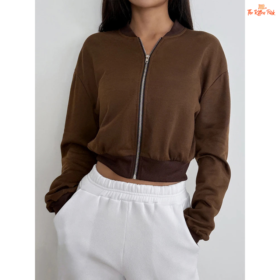 A camel-colored streetwear jacket for women featuring a thick zip-up design, O-neck collar, and button details — perfect for cozy autumn outfits.
