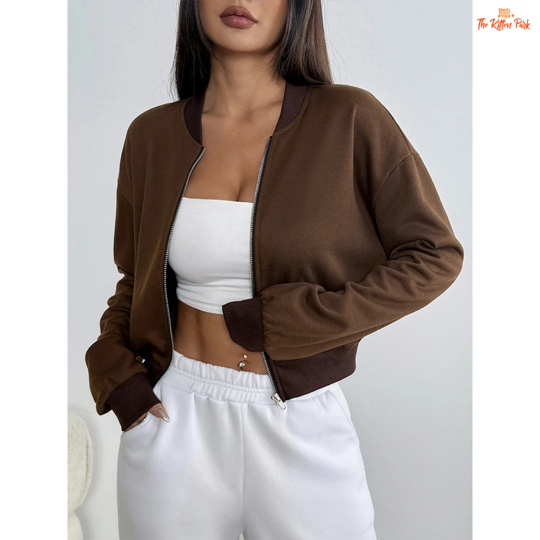 A camel-colored streetwear jacket for women featuring a thick zip-up design, O-neck collar, and button details — perfect for cozy autumn outfits.