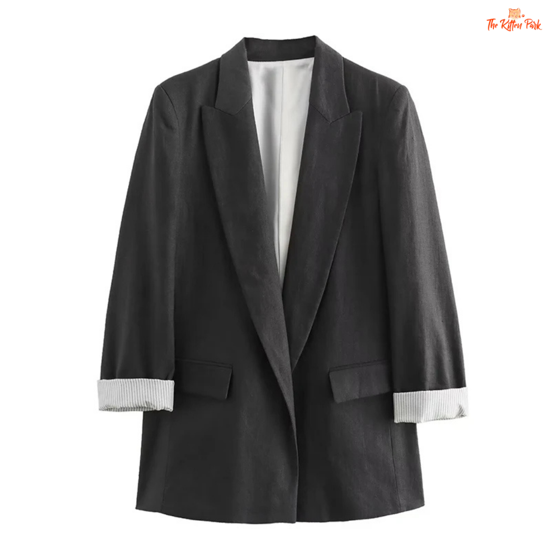 Chic women’s vintage blazer with a notched collar, long sleeves, loose fit, and pocket details in a minimalist solid design, ideal for autumn and winter wear.