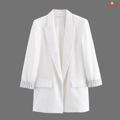 Chic women’s vintage blazer with a notched collar, long sleeves, loose fit, and pocket details in a minimalist solid design, ideal for autumn and winter wear.