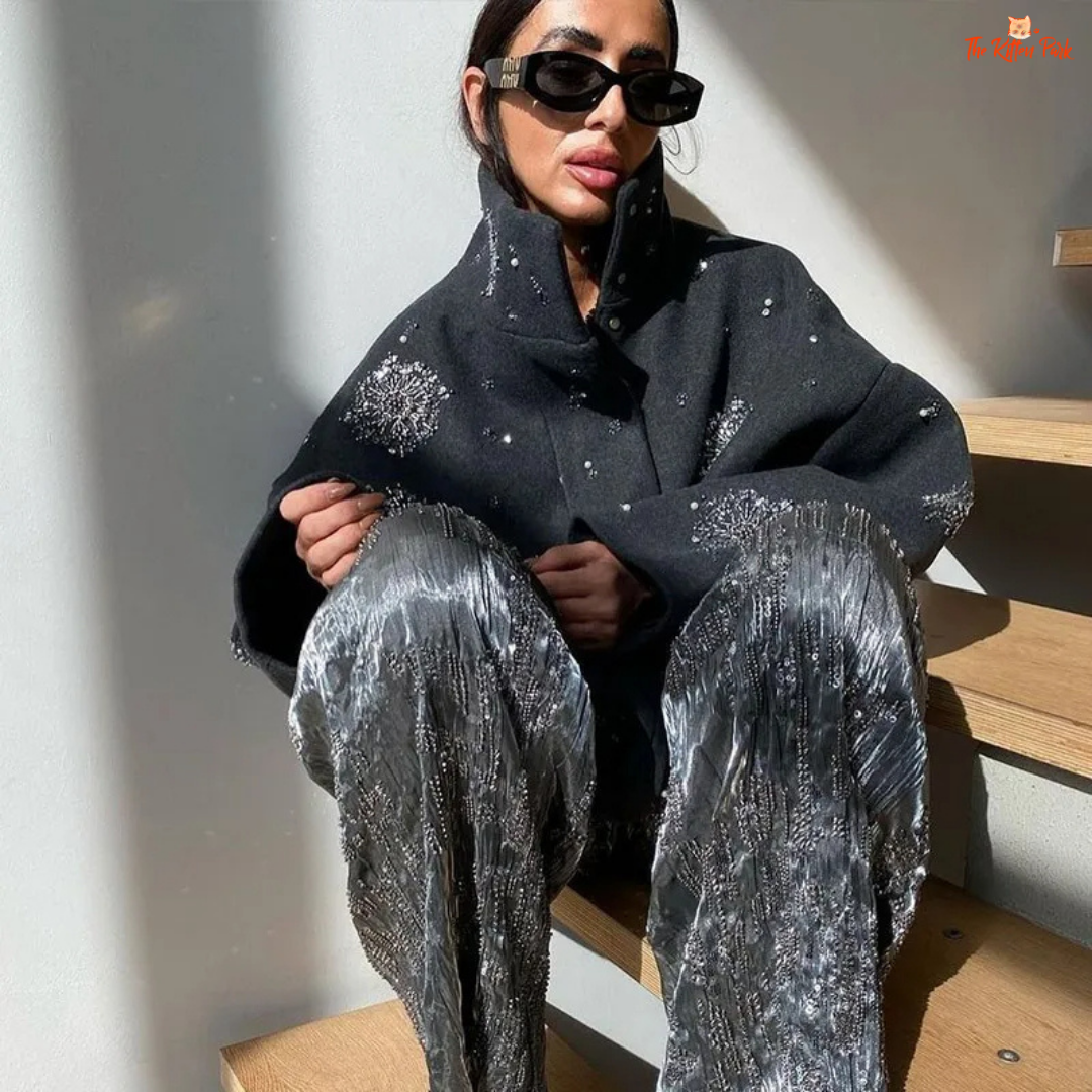 Elegant camel suede cropped jacket with turn-down collar, single-breasted closure, and button details, ideal for autumn/winter casual wear.