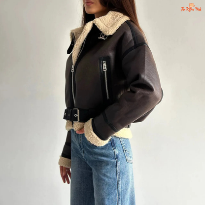 A women’s short lapel jacket in light brown and beige tones, featuring a belted waist, fleece lining, and streetwear style for autumn and winter.