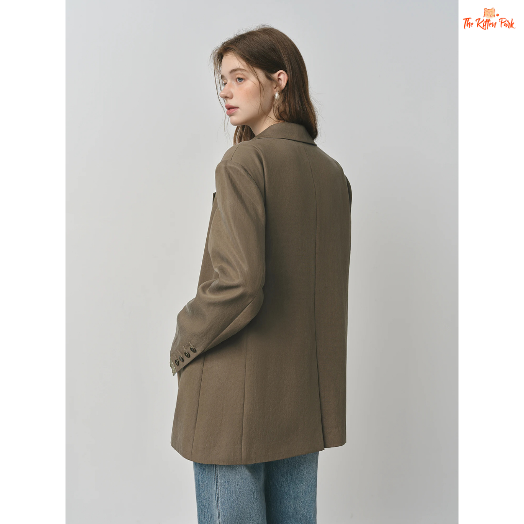 Elegant French-inspired women’s blazer with lace trim, notched collar, single-button closure, and solid design, made from lyocell and polyamide.