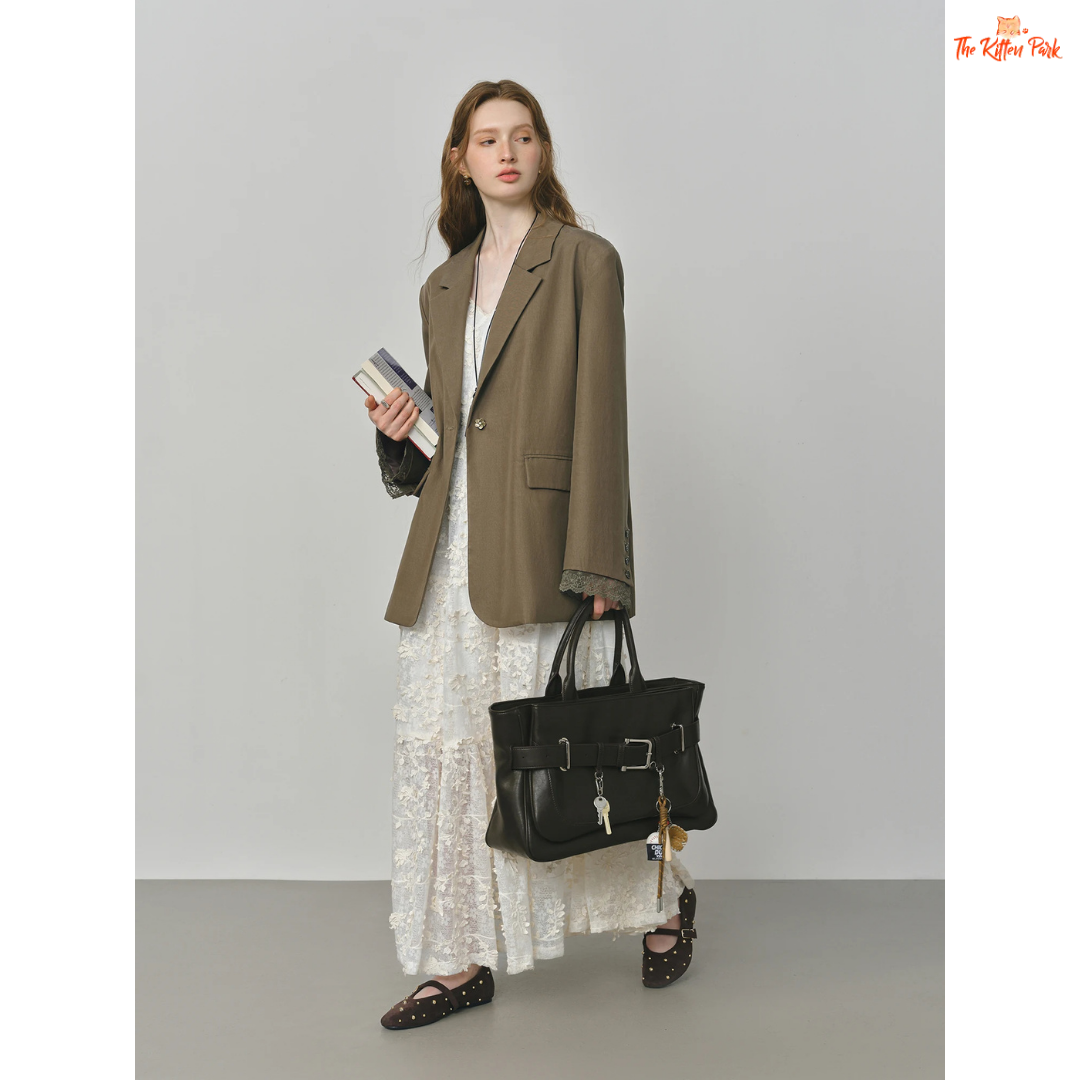 Elegant French-inspired women’s blazer with lace trim, notched collar, single-button closure, and solid design, made from lyocell and polyamide.