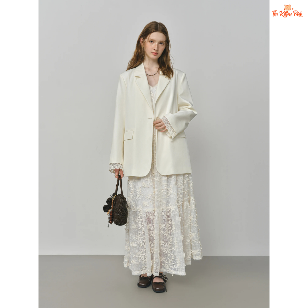 Elegant French-inspired women’s blazer with lace trim, notched collar, single-button closure, and solid design, made from lyocell and polyamide.