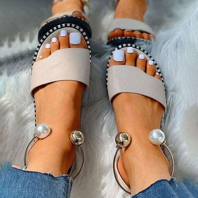 Stylish and Comfy: Women's Flats Sandals