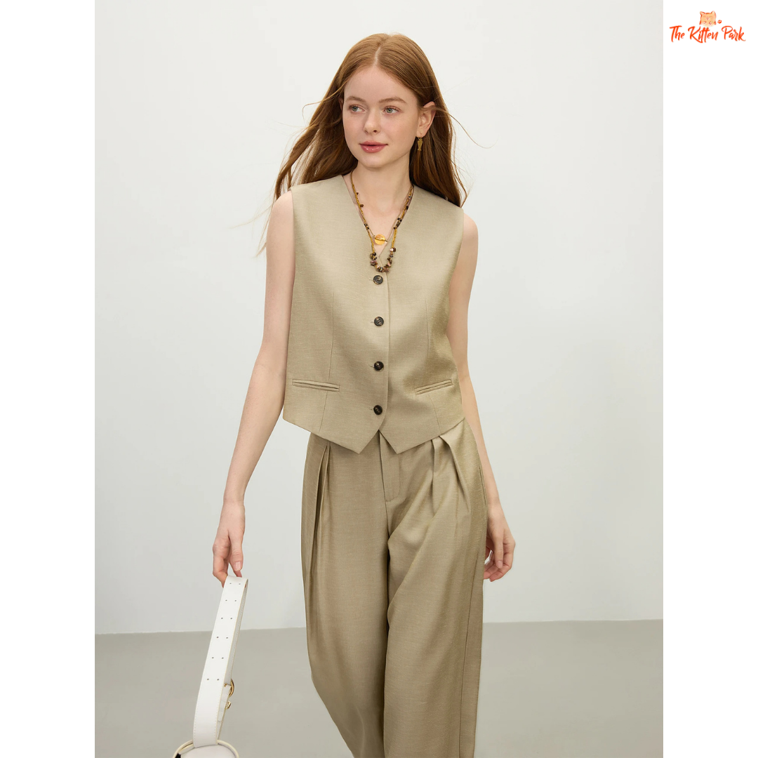 A women’s vintage linen two-piece set featuring a sleeveless tailored vest and wide-leg high-waist pants in a breathable beige summer style.