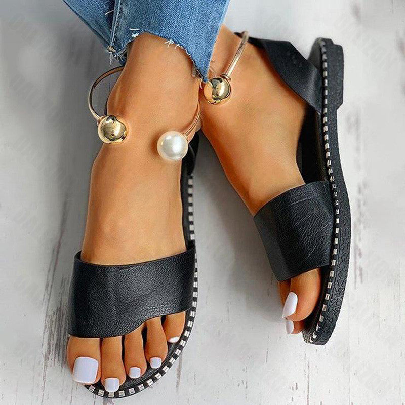 Stylish and Comfy: Women's Flats Sandals