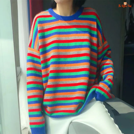 A women’s colorful cashmere sweater with striped coarse yarn knit, O-neck, long sleeves, one-size thermal design in extra-heavy fabric for autumn and winter.