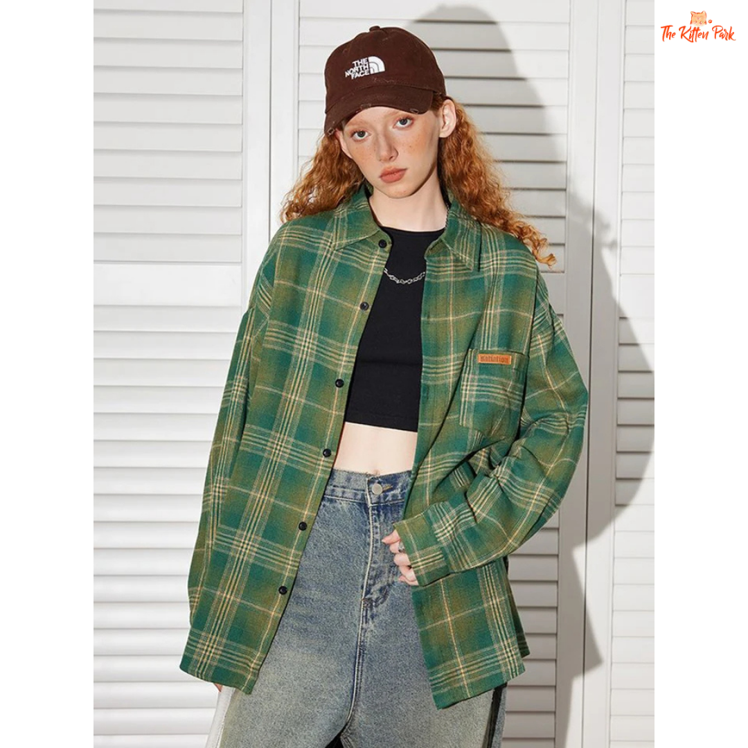 Retro striped Harajuku-style Y2K blouse with turn-down collar, loose fit, single-breasted closure, and full-length sleeves for autumn and winter.