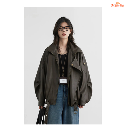 A retro PU leather jacket for women with a standing collar, single-breasted closure, and loose motorcycle coat design for autumn and spring wear.