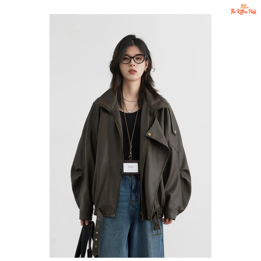 A retro PU leather jacket for women with a standing collar, single-breasted closure, and loose motorcycle coat design for autumn and spring wear.