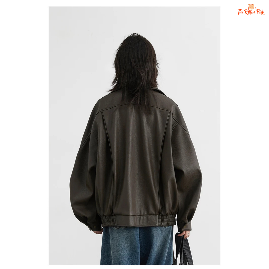 A retro PU leather jacket for women with a standing collar, single-breasted closure, and loose motorcycle coat design for autumn and spring wear.