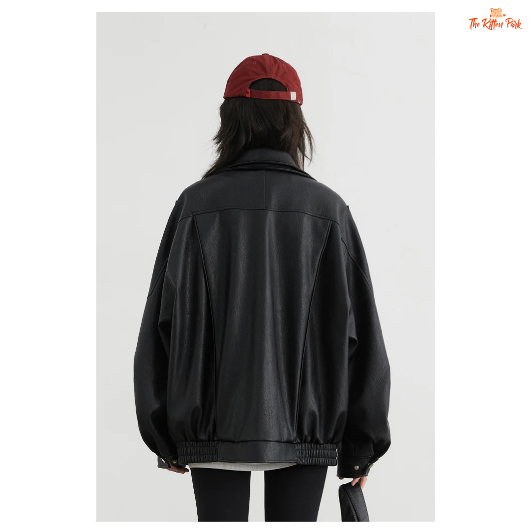 A retro PU leather jacket for women with a standing collar, single-breasted closure, and loose motorcycle coat design for autumn and spring wear.