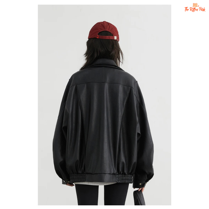 A retro PU leather jacket for women with a standing collar, single-breasted closure, and loose motorcycle coat design for autumn and spring wear.