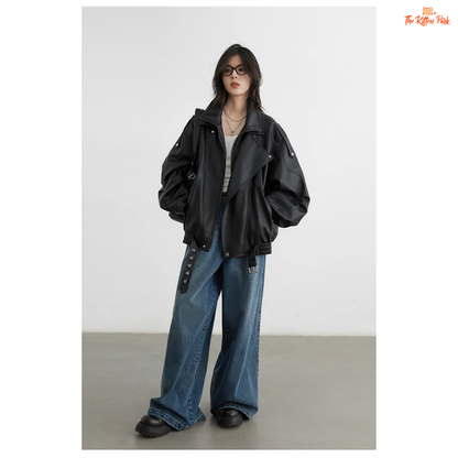 A retro PU leather jacket for women with a standing collar, single-breasted closure, and loose motorcycle coat design for autumn and spring wear.