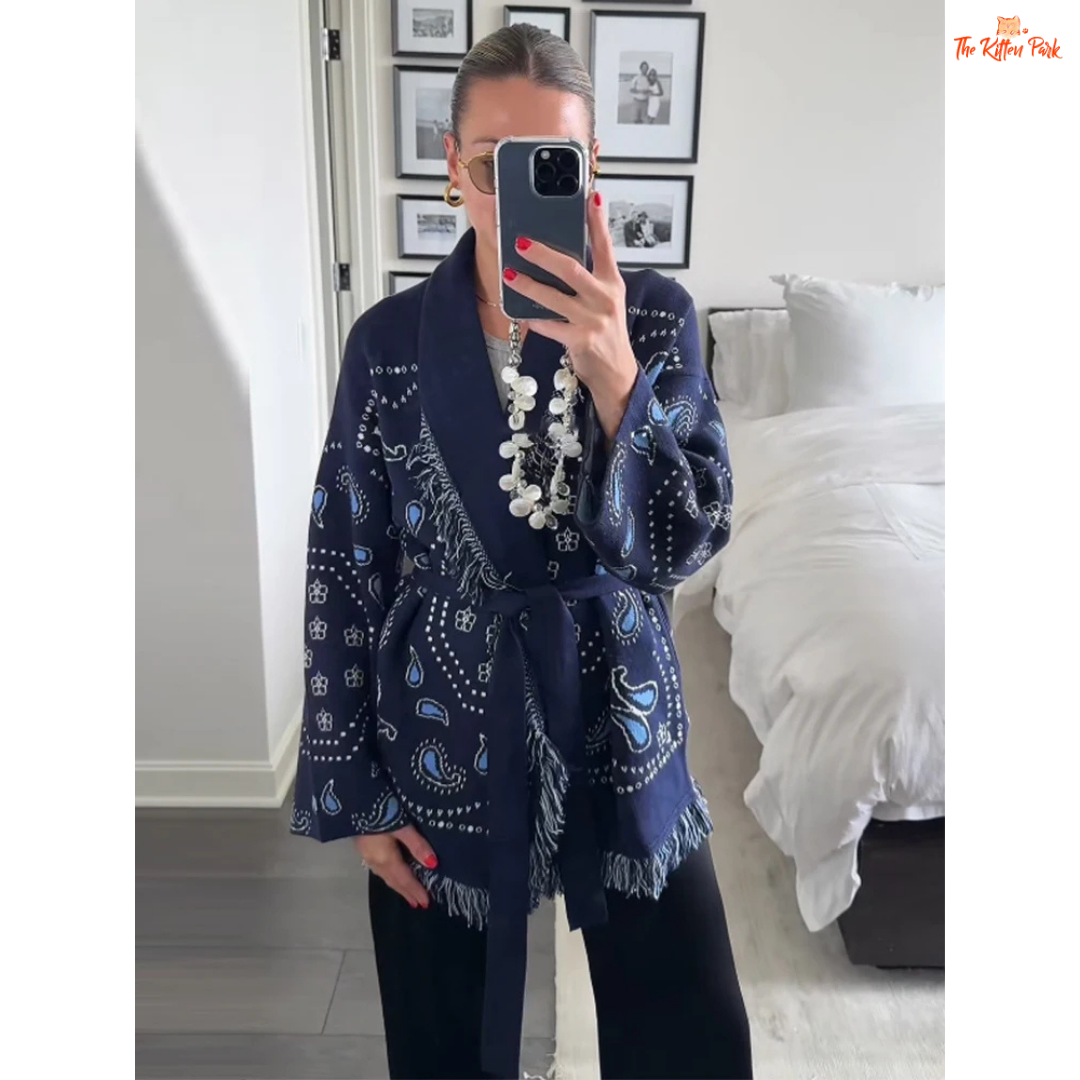 Patchwork Knitted Cardigan – Autumn 2026, loose fit V-neck cardigan with striped patchwork, button closure, extra-heavy knit polyester for autumn and winter.