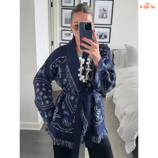 Patchwork Knitted Cardigan – Autumn 2026, loose fit V-neck cardigan with striped patchwork, button closure, extra-heavy knit polyester for autumn and winter.