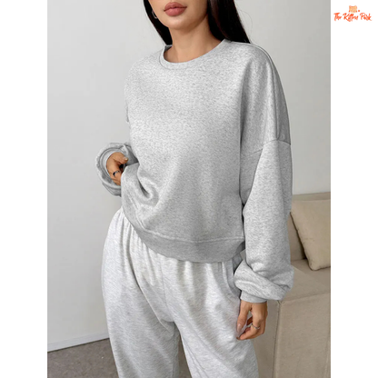 A slim-fit women’s pullover hoodie featuring an O-neck design, wool-lined interior, and soft knit texture