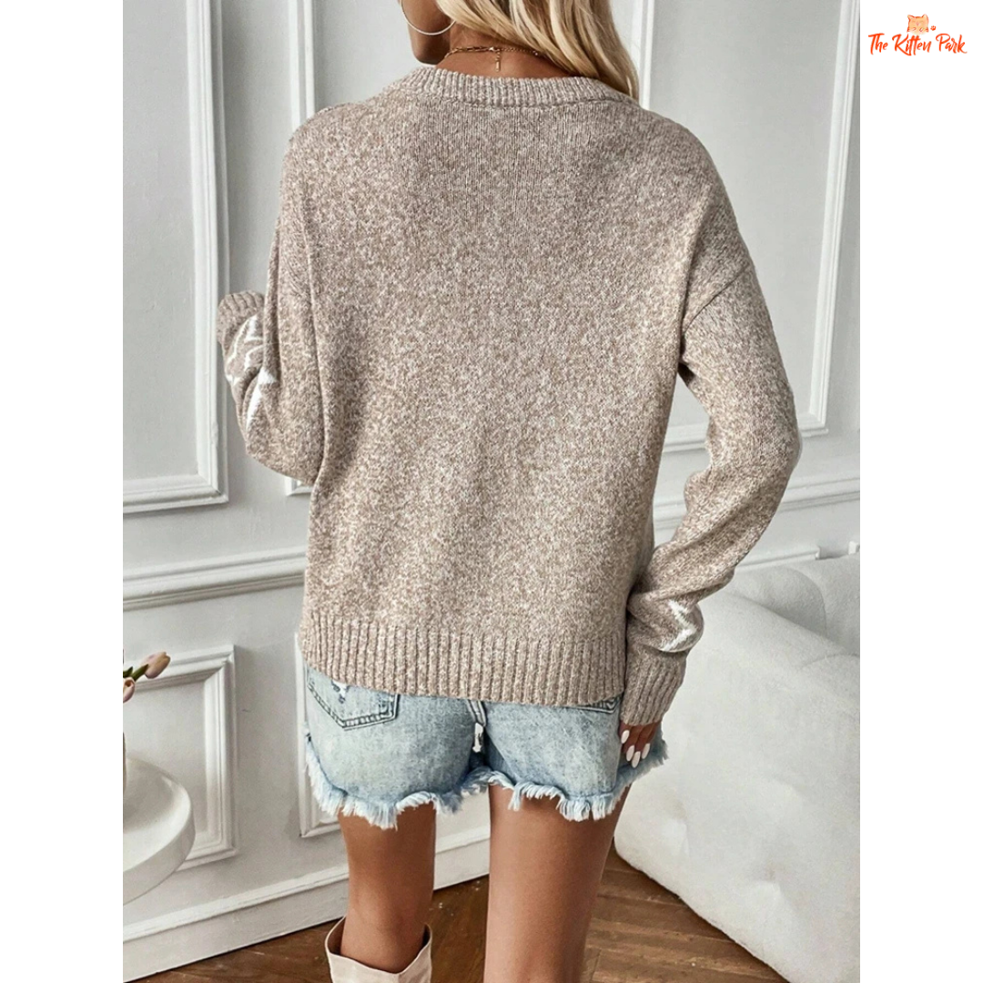 A khaki knit round-neck sweater featuring a soft geometric star pattern, loose fit, and elegant casual style ideal for autumn and winter outfits.