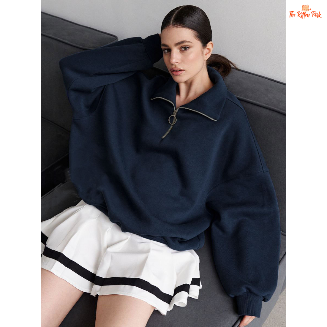 Thick warm loose sweatshirt for women with wool liner, stand collar, drop sleeves, and oversized fit — casual autumn/winter pullover in cotton-polyester blend.