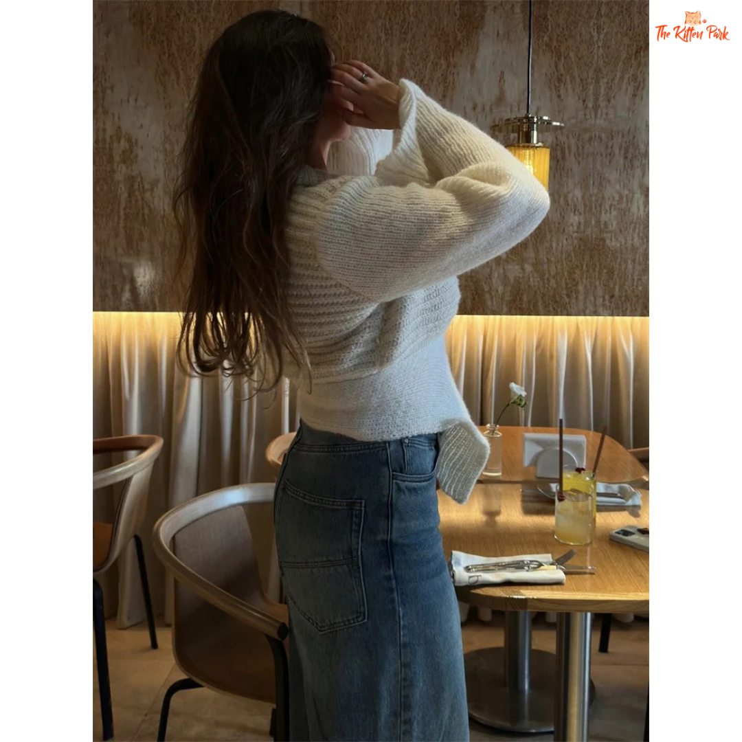 White Vintage Knit Cardigan – Autumn 2026, loose-fit V-neck cardigan with hollow-out design, single button closure, medium-weight knit for autumn/winter.