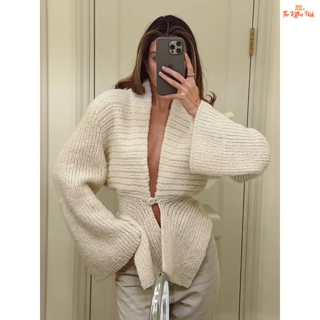 White Vintage Knit Cardigan – Autumn 2026, loose-fit V-neck cardigan with hollow-out design, single button closure, medium-weight knit for autumn/winter.
