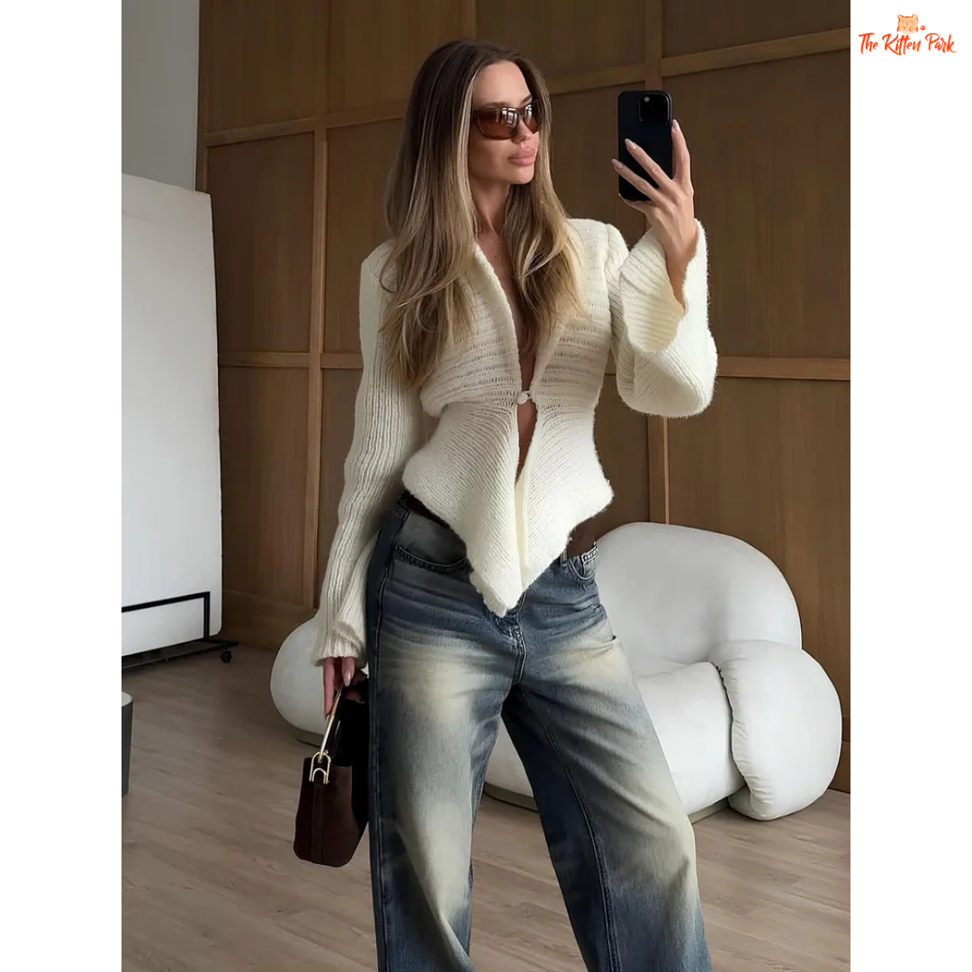 White Vintage Knit Cardigan – Autumn 2026, loose-fit V-neck cardigan with hollow-out design, single button closure, medium-weight knit for autumn/winter.