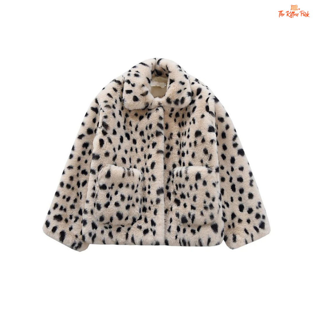 Women's Leopard Faux Fur Coat, short plush winter jacket with slim cut, turn-down collar, pockets, and covered button closure in faux fur.