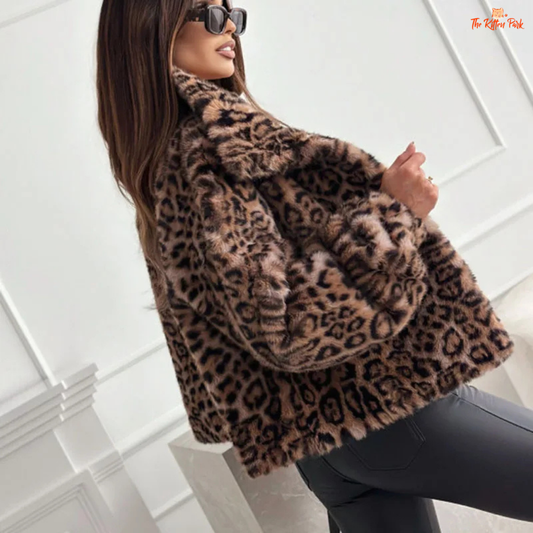 Women's Leopard Print Coat, casual loose-fit winter jacket with bold leopard pattern, thick fabric, and single-breasted closure for autumn and winter.