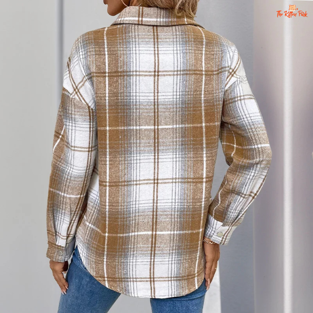 Women’s Retro Plaid Zipper Lapel Shirt Jacket with turn-down collar and classic plaid design, ideal for autumn and winter casual wear.