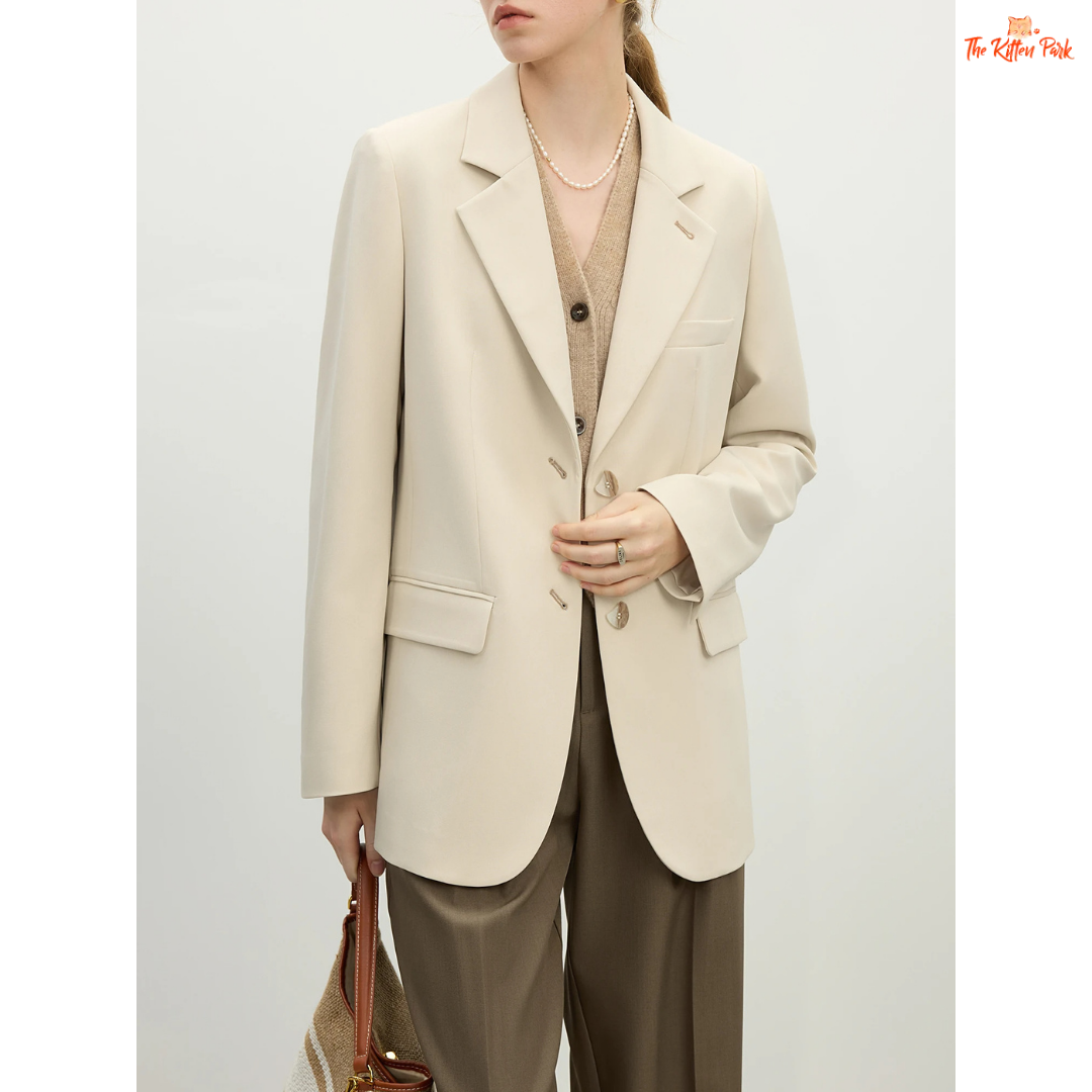 Elegant women’s versatile blazer in light green and off-white tones, featuring a loose fit, single-breasted closure, and notched collar for spring and summer office wear.