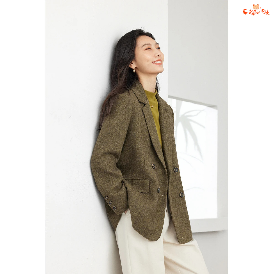Women’s amber green wool blend blazer with single-breasted closure, turn-down collar, and pockets, designed for autumn and winter office style.