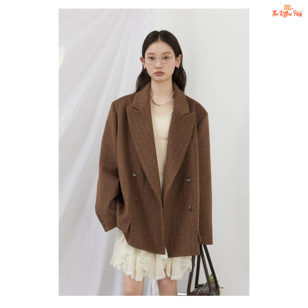 A women’s vintage woolen blazer with a V-neck, double-breasted closure, striped pattern, and loose fit, ideal for autumn and winter office wear.