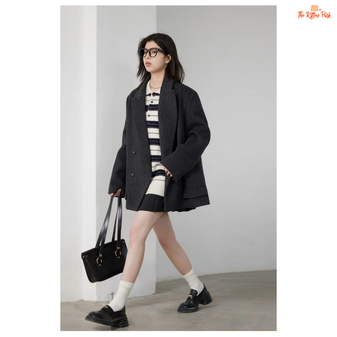 A women’s vintage woolen blazer with a V-neck, double-breasted closure, striped pattern, and loose fit, ideal for autumn and winter office wear.