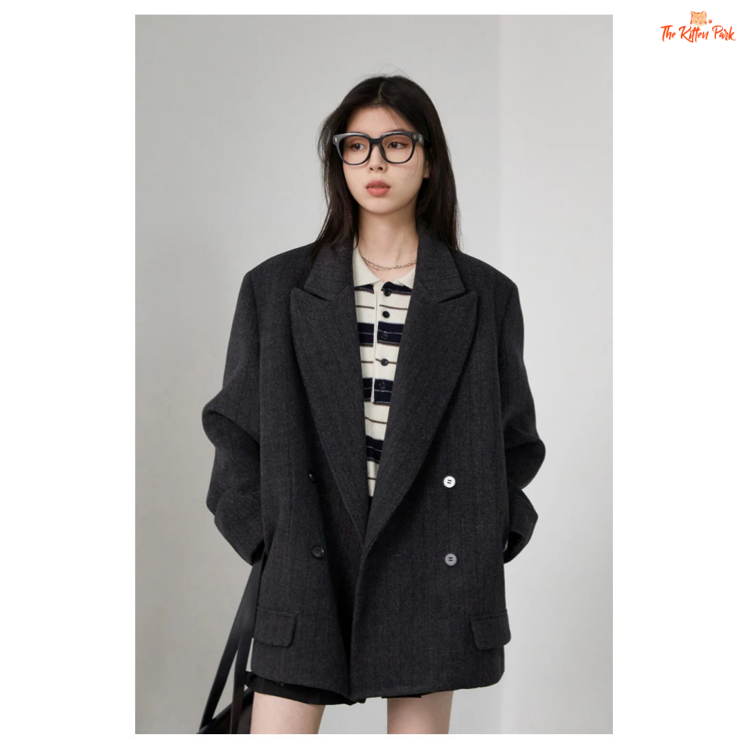 A women’s vintage woolen blazer with a V-neck, double-breasted closure, striped pattern, and loose fit, ideal for autumn and winter office wear.