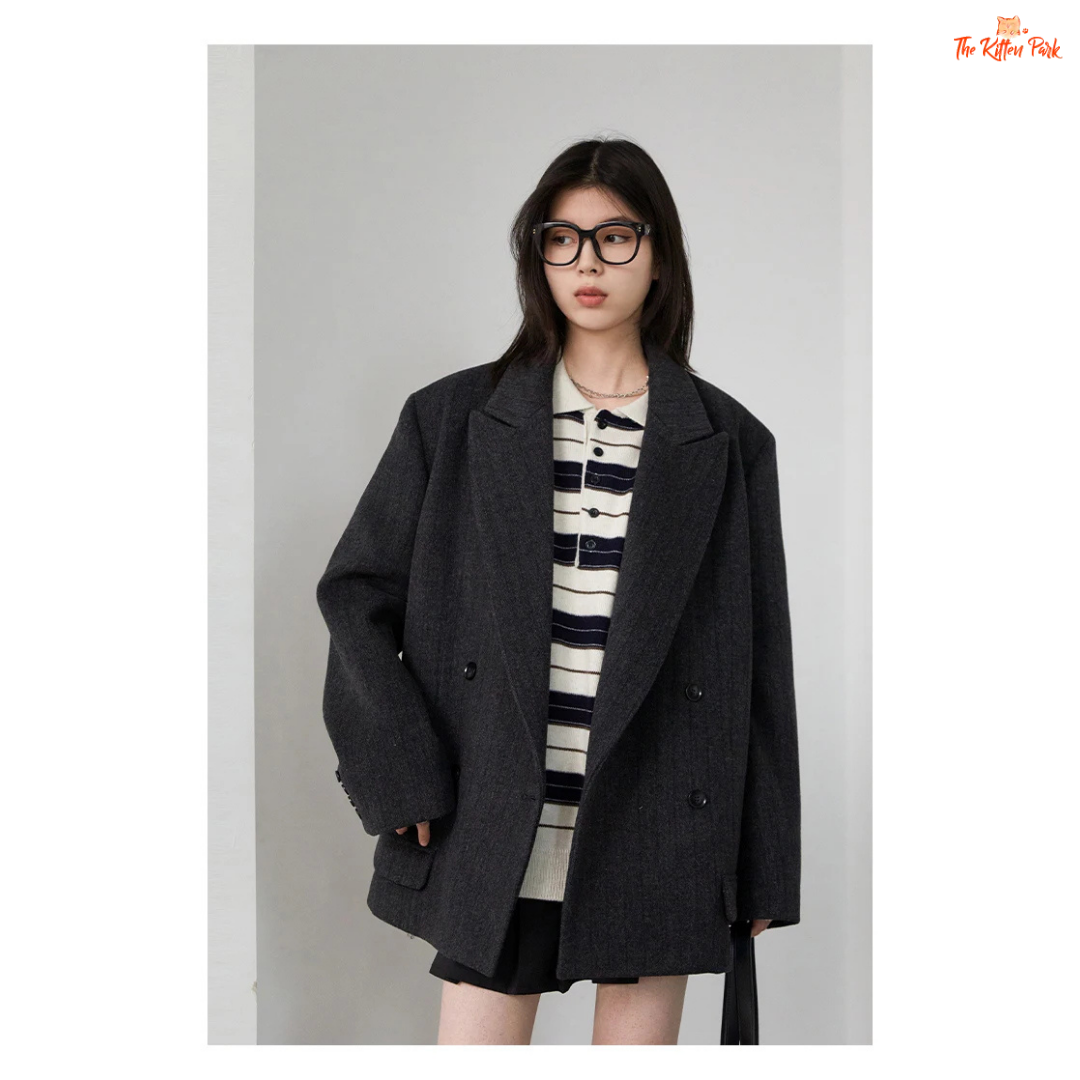 A women’s vintage woolen blazer with a V-neck, double-breasted closure, striped pattern, and loose fit, ideal for autumn and winter office wear.
